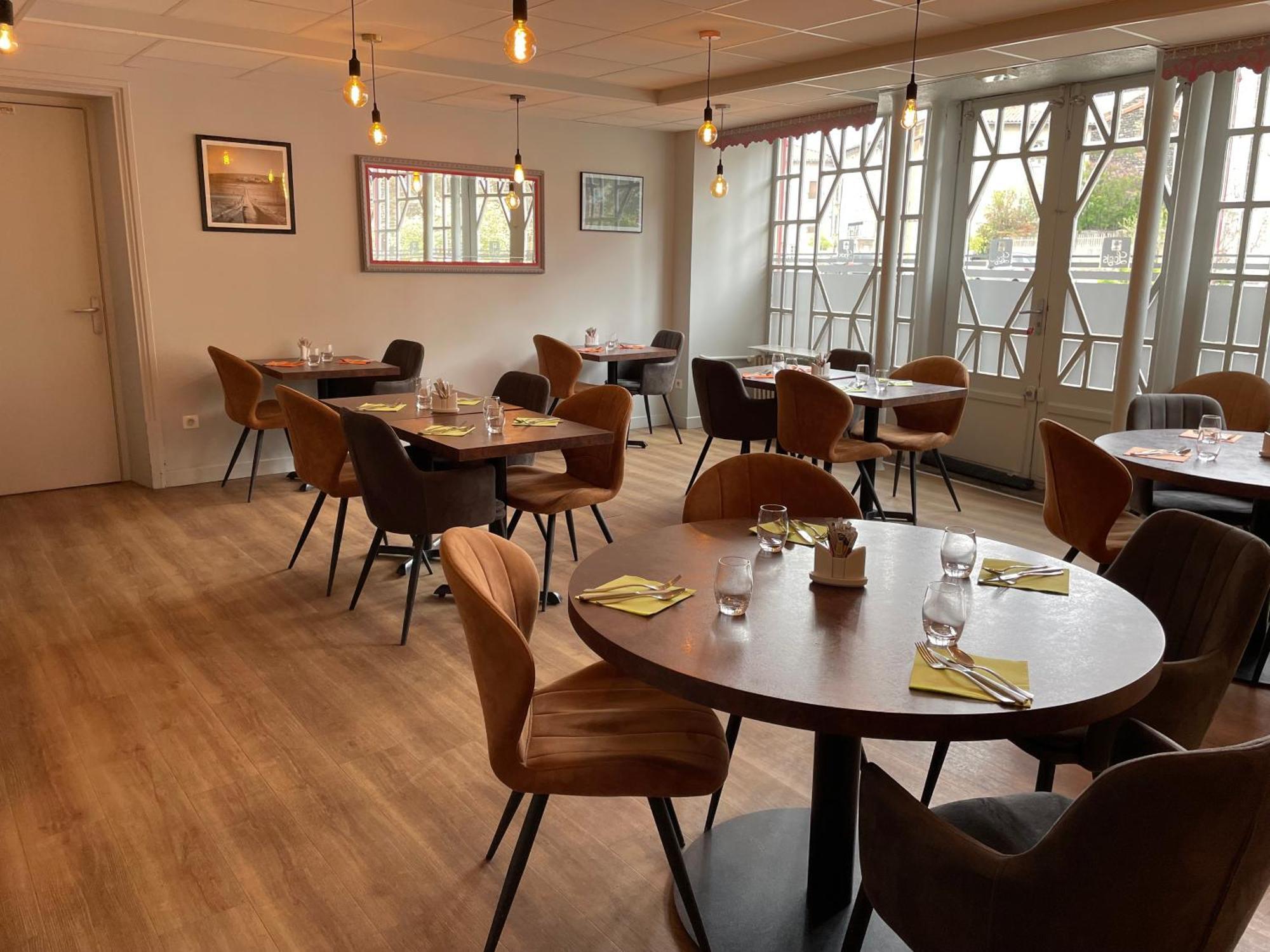 Saint-Paulien Logis Hotel Restaurant Des Voyageurs מראה חיצוני תמונה