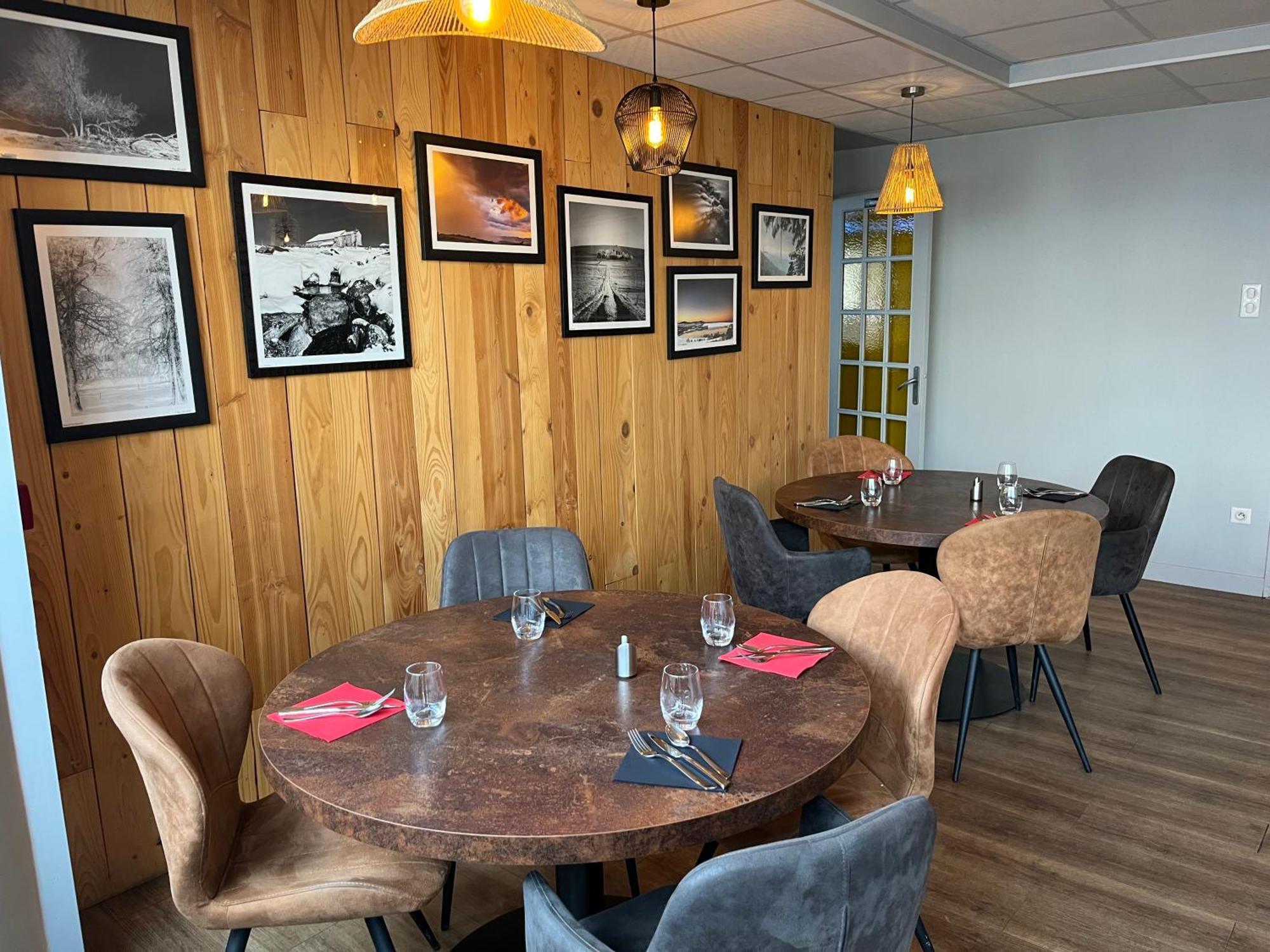 Saint-Paulien Logis Hotel Restaurant Des Voyageurs מראה חיצוני תמונה