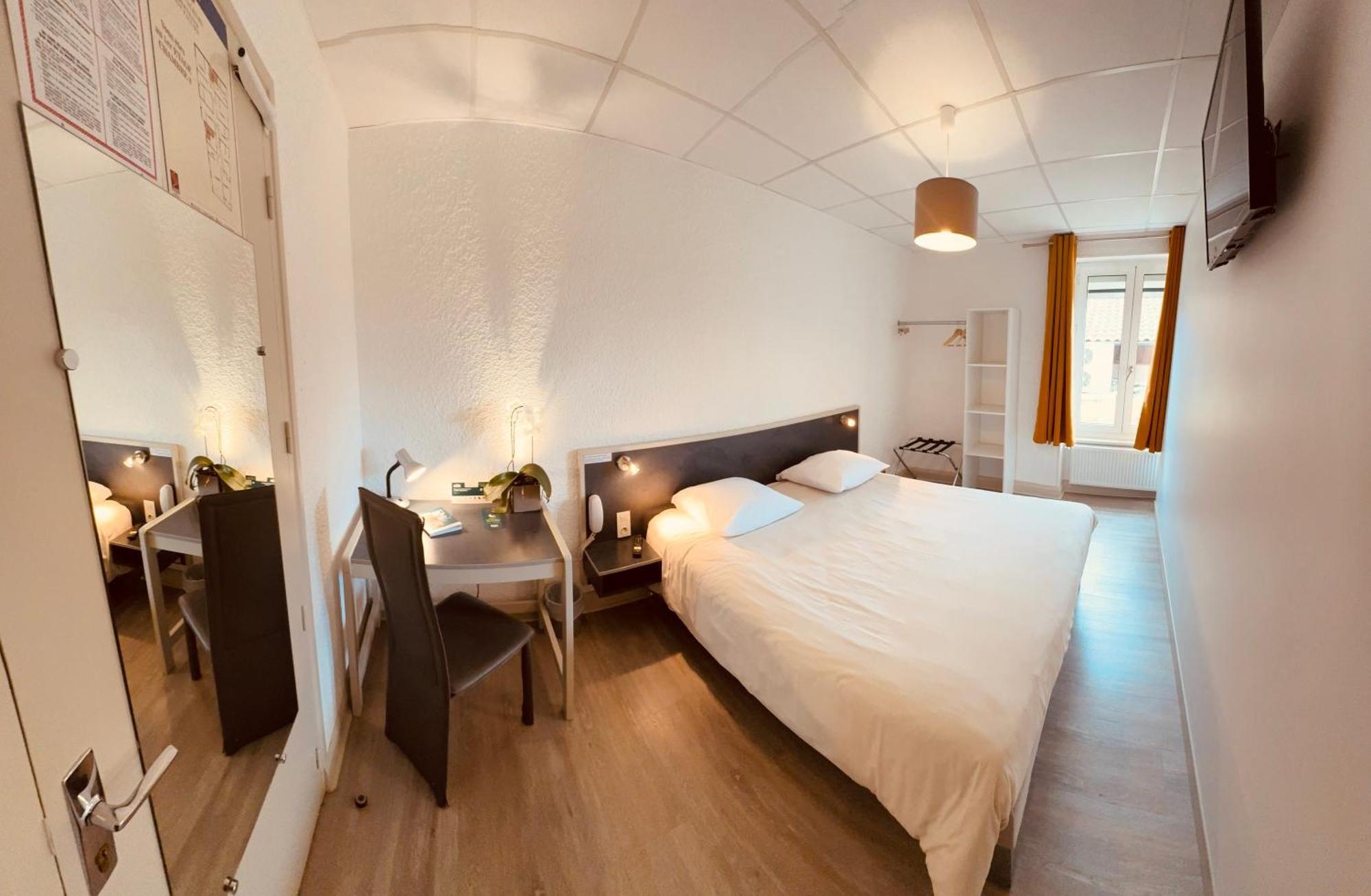 Saint-Paulien Logis Hotel Restaurant Des Voyageurs מראה חיצוני תמונה